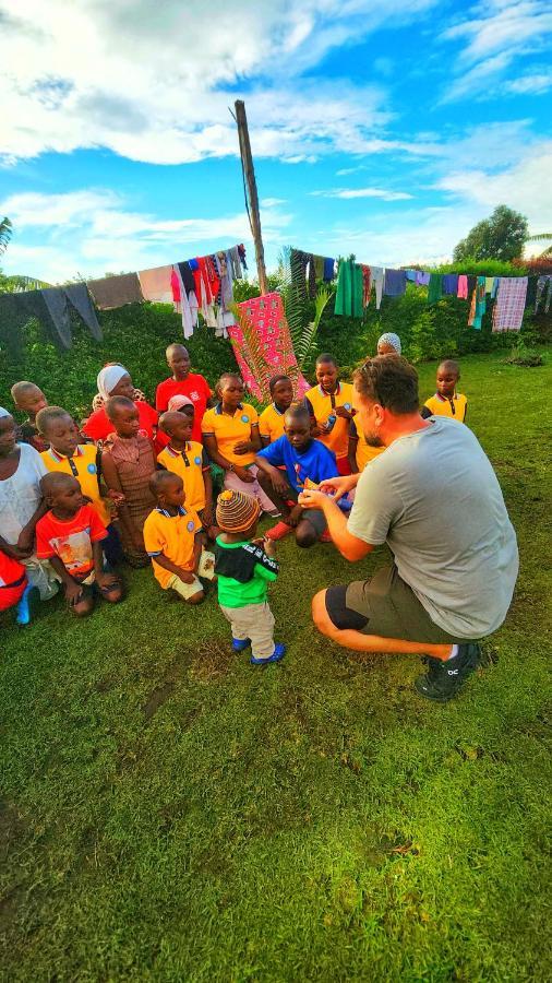 Lights Of Kazinga Orphanage And Homestay Rubirizi Extérieur photo